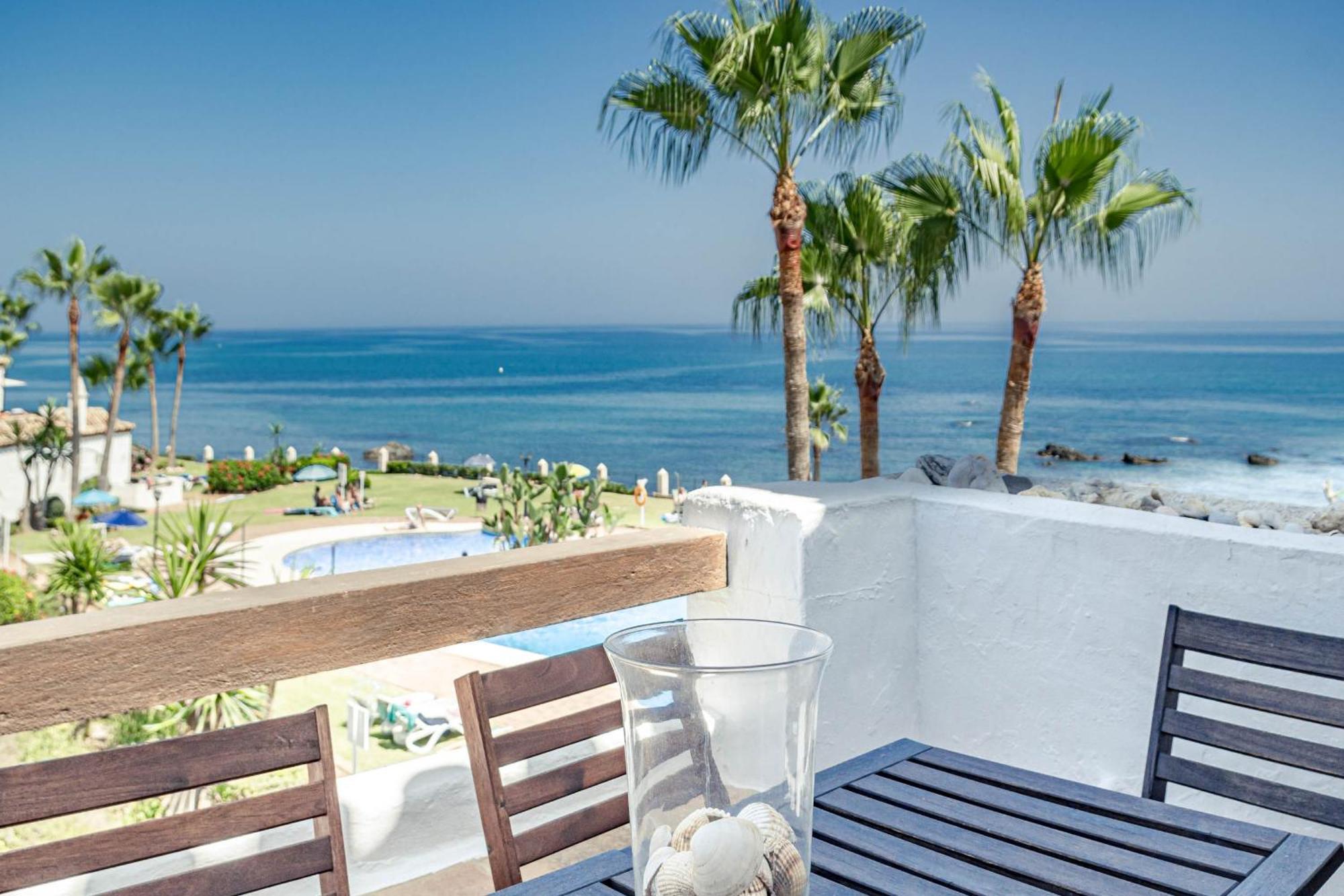 Pl- Beachfront Seaview And Frontline Apartment